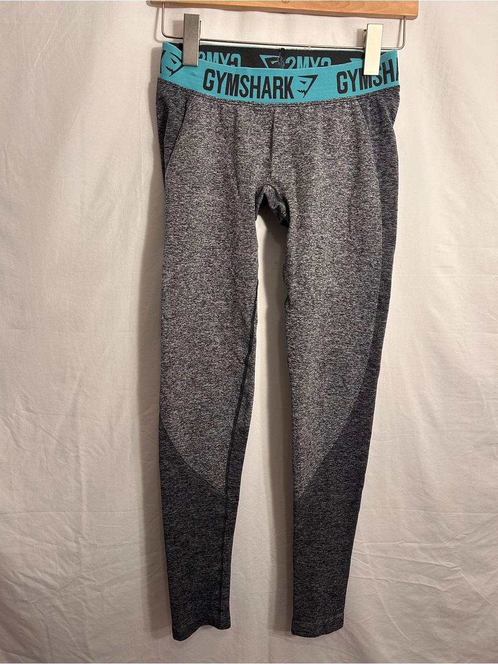 Gymshark Grey Seamless Leggings with Teal Logo Waistband - Picture 1 of 3